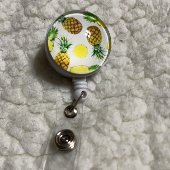 New pineapple lanyard clips - Picture 4 of 5